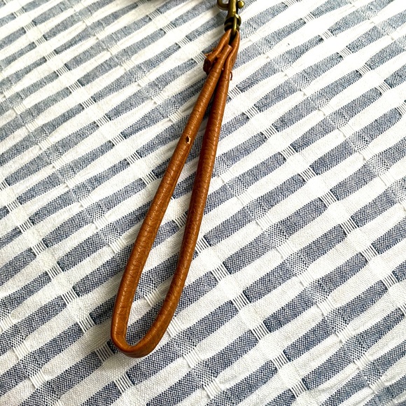 Merona large brown wristlet - Picture 6 of 7